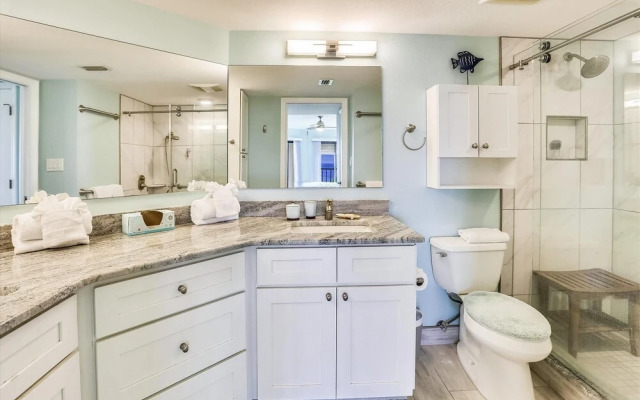 Land's End 303 building 10 All new Fully Updated Bright Granite