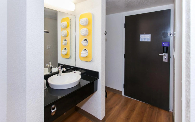 Motel 6 Los Angeles, CA - Los Angeles - LAX