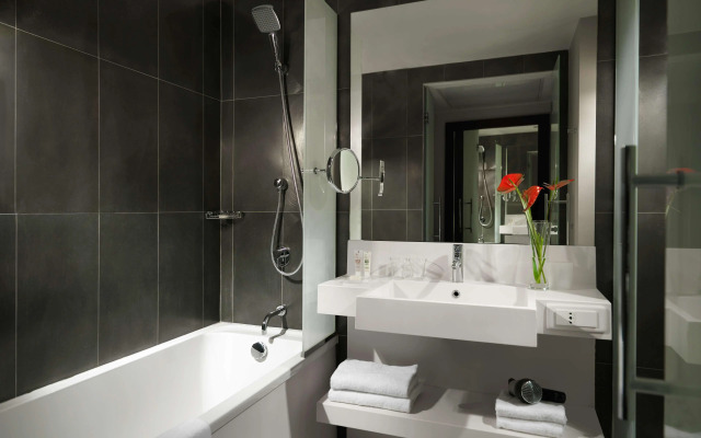 Hyatt Regency Paris Etoile Hotel
