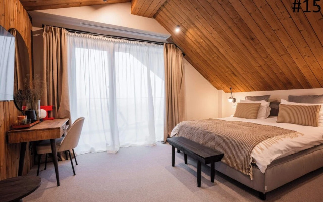 The Pines Bucegi Lodge