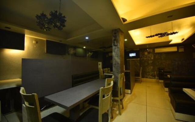 OYO 8950 Hotel Jhankar