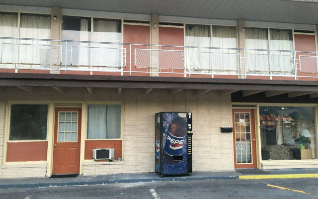 Breezwood Motel