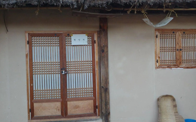 Moji Guest House