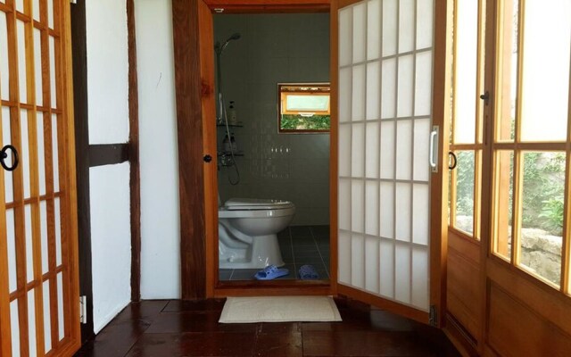 100 Korea House