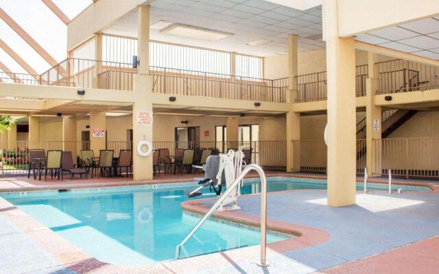 Econo Lodge Broken Arrow - Tulsa