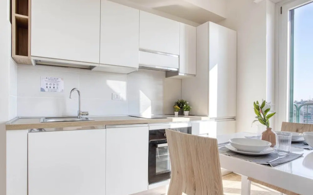 Bright flat near Lambretta Park