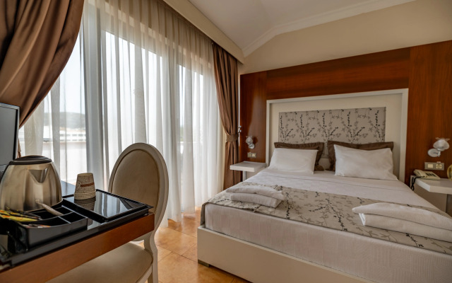 Sentinus Beach Hotel