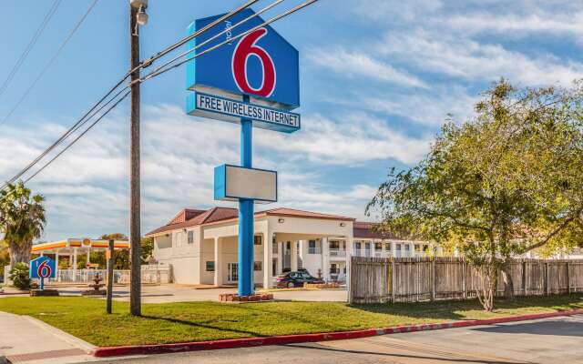 Motel 6 San Marcos, TX - North