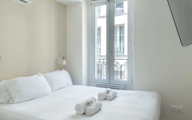 Lavie Maison Parisian Aircon Gem