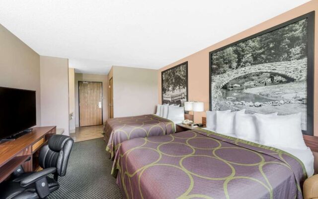 Super 8 Winfield/Quail Ridge Area