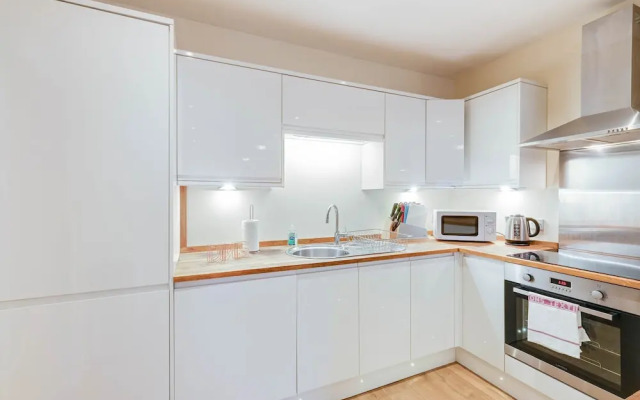 Luxury 3 Bedroom Apartment with Parking