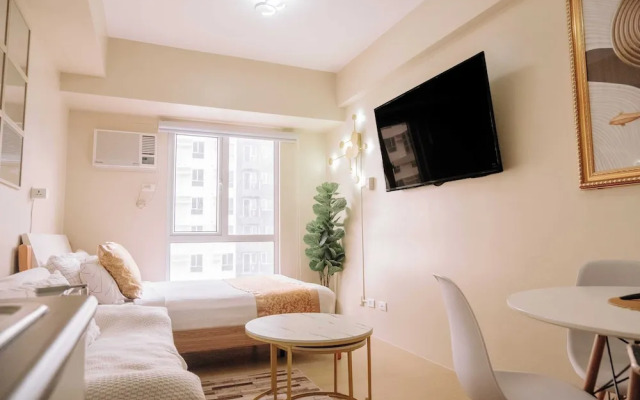 Minimalist Chic City Loft