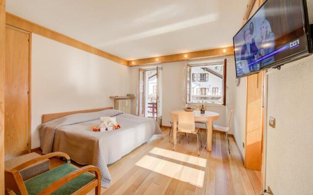 Monterosa Cozy Apartment 200m From Ski