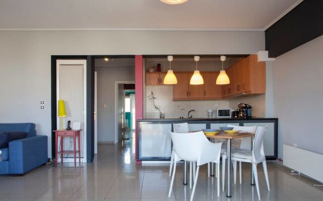 Bright Central Apt in Athens