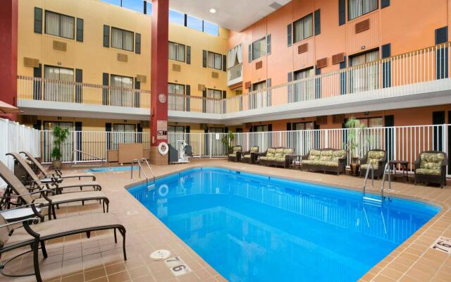 Roosevelt Grand Dakota, SureStay Collection by Best Western