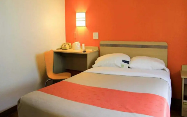 Motel 6 Enfield, CT - Hartford