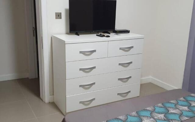 Pereybere Apartment-Lovely 3- bedroom rental unit