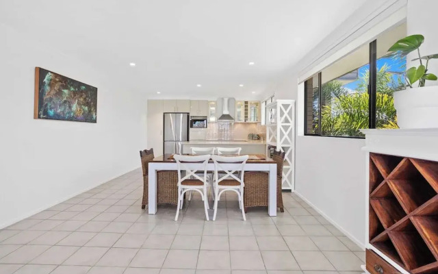 Little Palms by Burleigh Letting Co