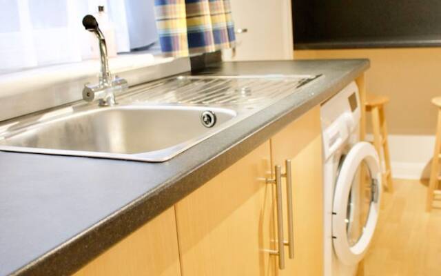 2 Bedroom Modern Home Sleeps 4