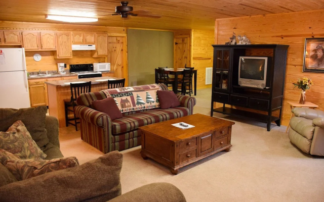 WEEKS WORTH - 3 Br Cabin