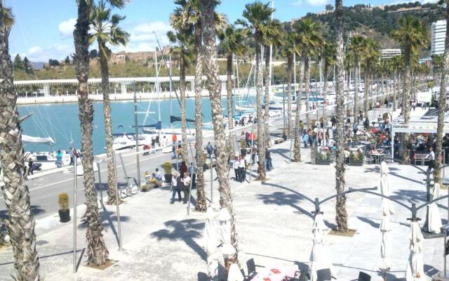 Frente a la playa Malagueta Arenal, 10 personas