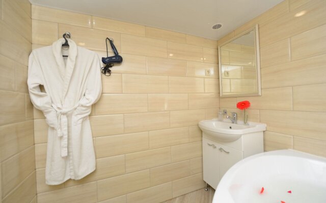 LeoHotels Oblaka