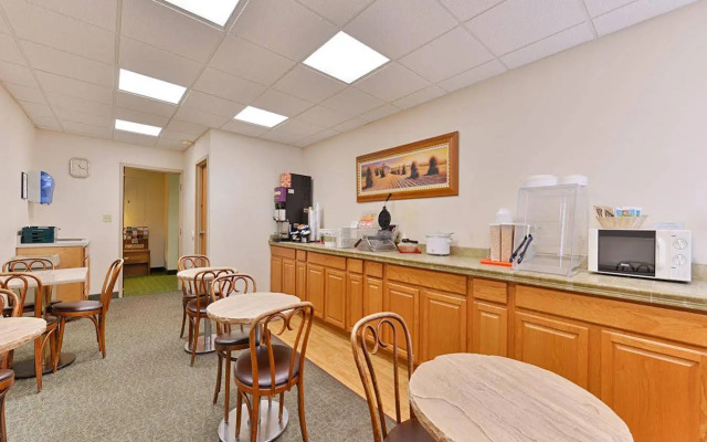 Country Inn & Suites by Radisson, Pierre, SD