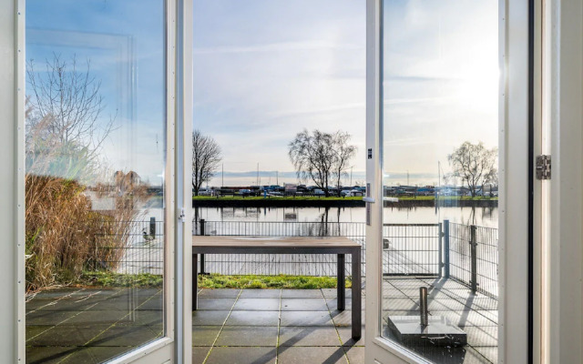 Holiday Home With Private Jetty on Water