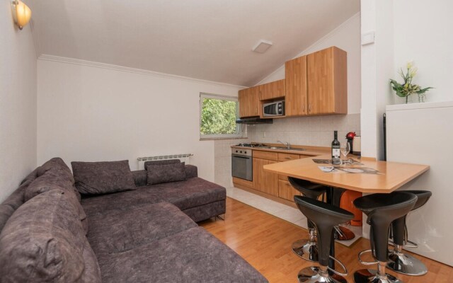 Awesome Home in Makarska With Wifi and 2 Bedrooms