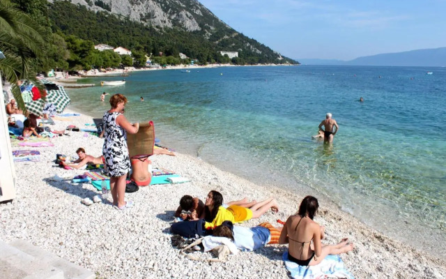 Apartment Gradac 6661a