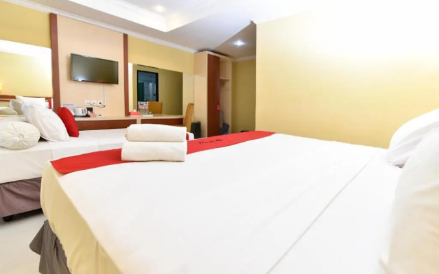 RedDoorz Plus near Mall Bali Galeria 2