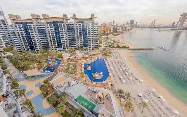 Sophisticated 1BR Palm Apt w Beach Access