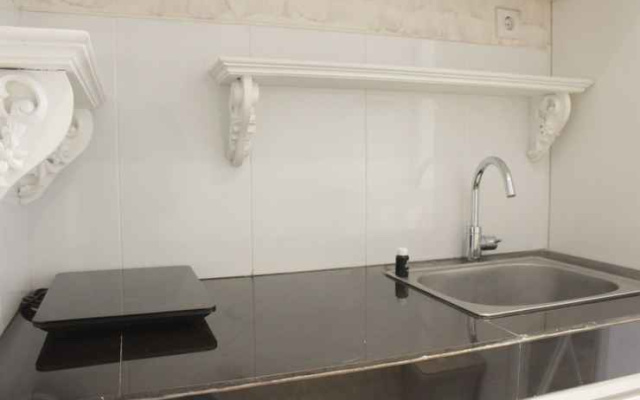 Stylish and Elegant Studio at Gateway Pasteur Apartment By Travelio