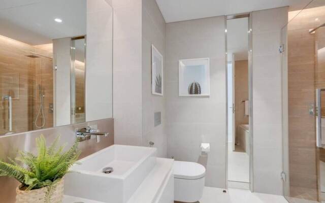 Sea, Pool & Dubai Eye Views Free Early Check-in