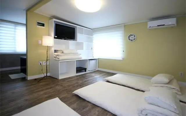 Crib 49 Guesthouse - Foreigner only