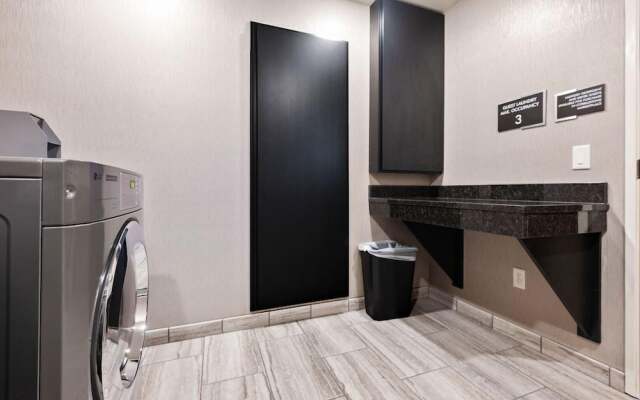 Cobblestone Hotel & Suites - Central Wisconsin Airport