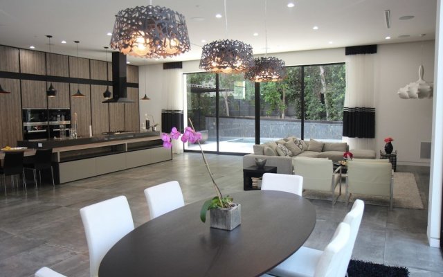 New Beverly Hills Modern Home Luxury Estate