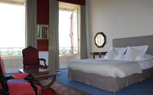 Hotel Raymond VII