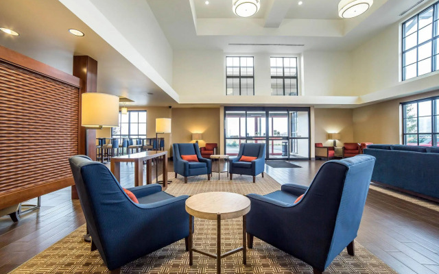 Comfort Suites Airport - University