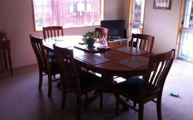 Royal Palms Papamoa Bed & Breakfast