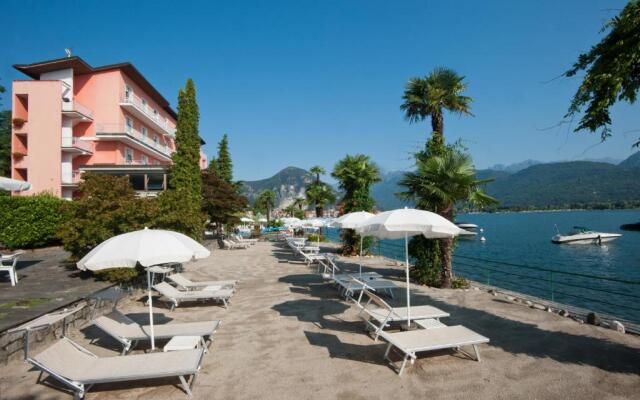 Hotel Carillon