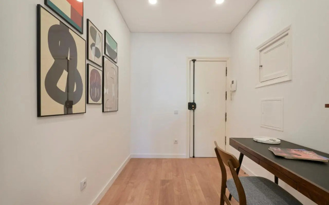 Deluxe Apt at Amazing Prime Location, By TimeCooler