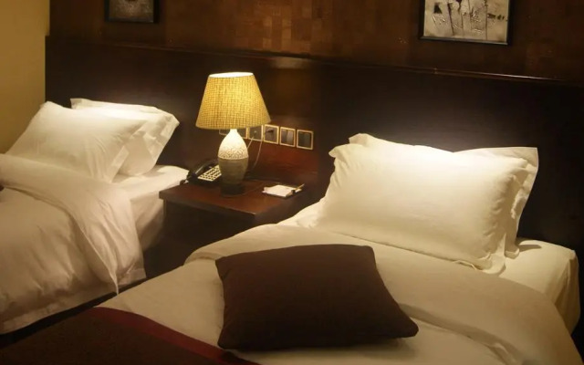 Phoenix Lake Impression Emei Hotel