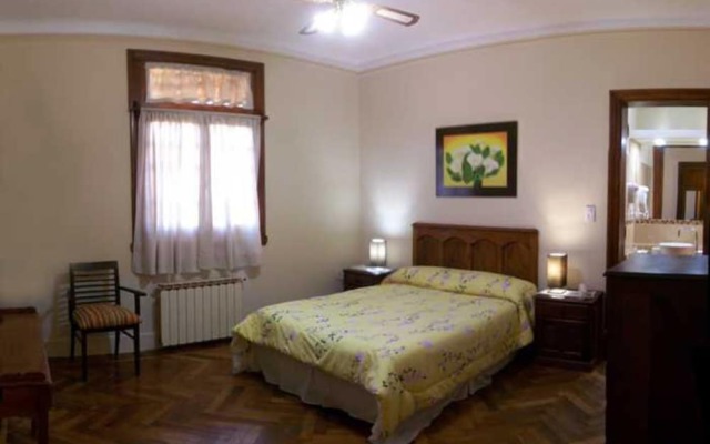 L'Hirondelle - Adults Only