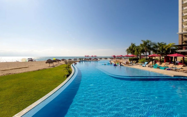 24th Floor Beachfront 1 Bedroom