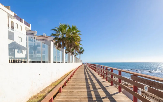Puerta del mar 2 Beachfront and Pool