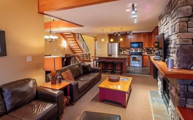 Pinnacle Ridge Chalets by Fernie Lodging