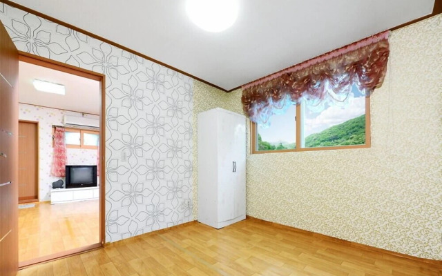 The Tree in the Lake