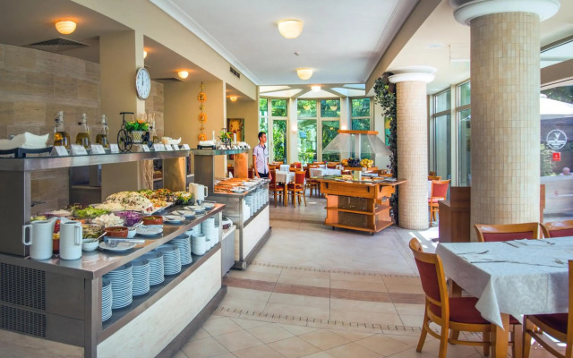 Jeravi Hotel