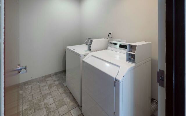 Red Roof Inn & Suites Savannah Airport
